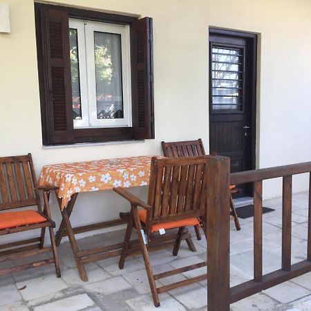 Sotiroulis Apartments Néa Meságkala Exteriör bild