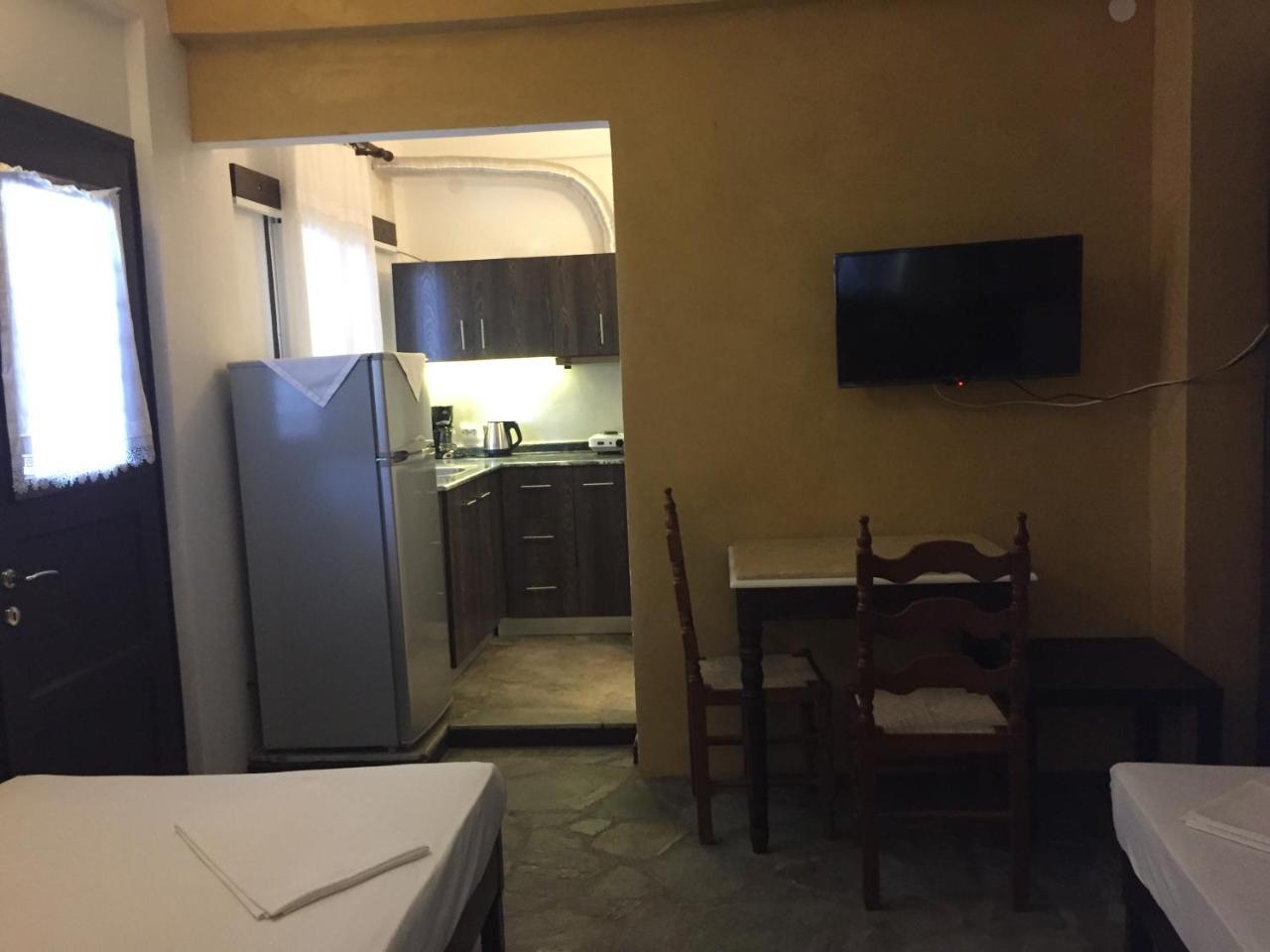 Sotiroulis Apartments Néa Meságkala Exteriör bild