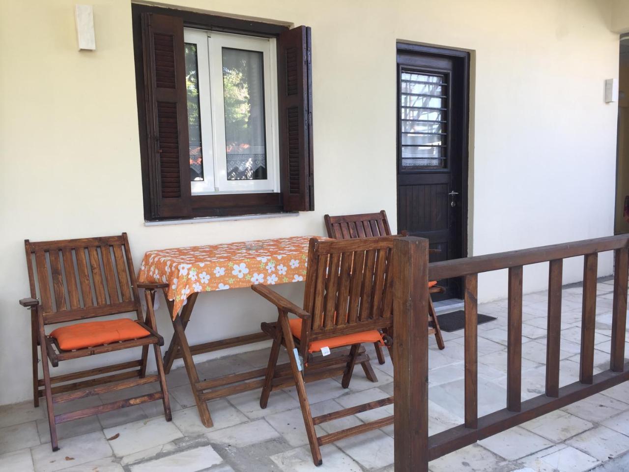 Sotiroulis Apartments Néa Meságkala Exteriör bild